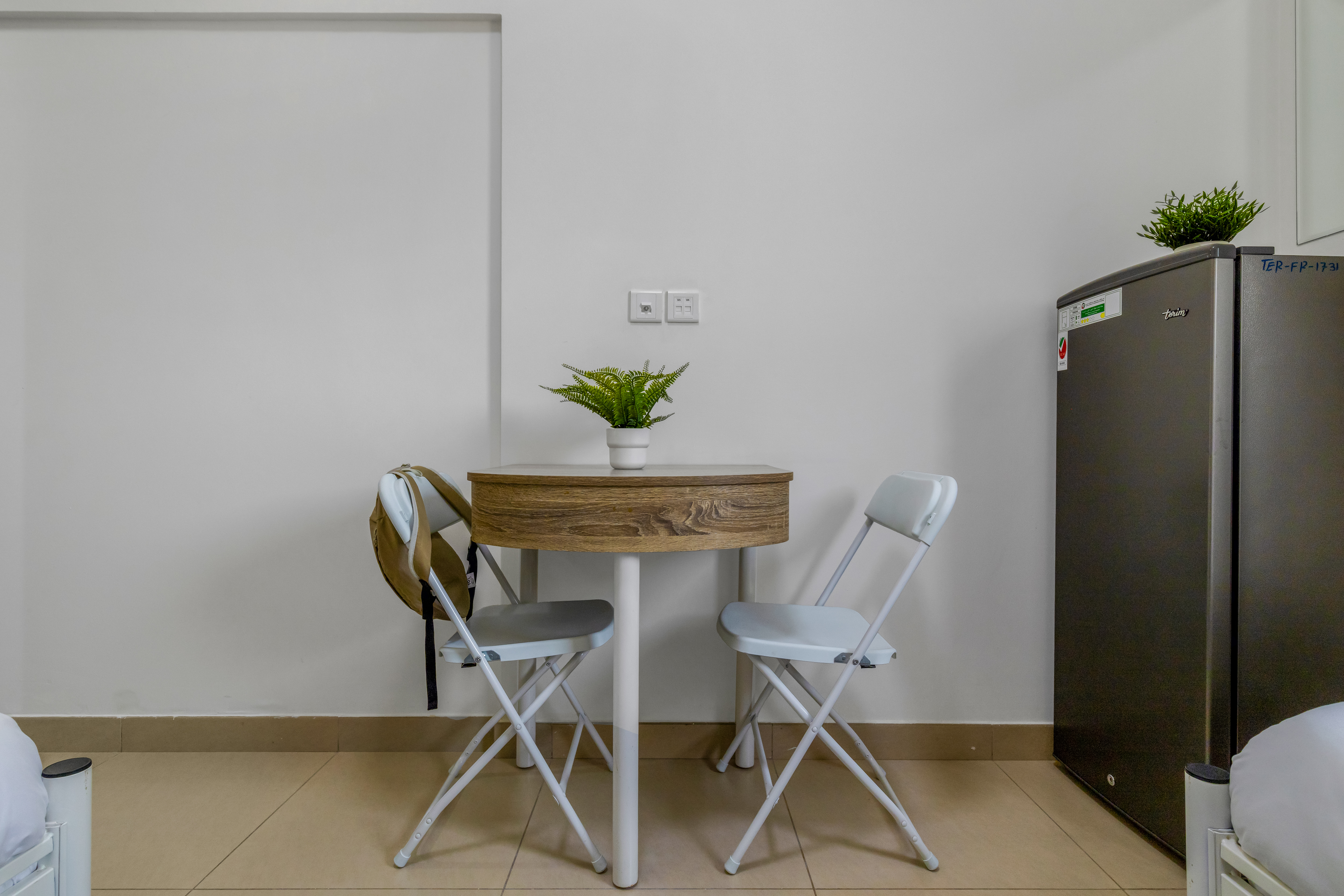 Makaan student room